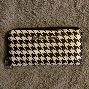 Michael Kors Black and White Houndstooth wallet